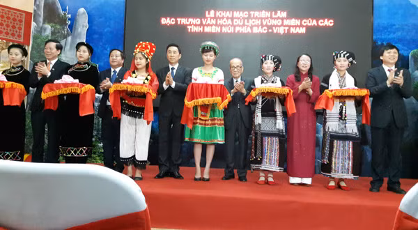 越南北部山区特产在首都河内中心精彩亮相 ảnh 1