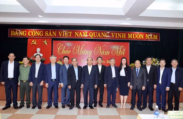 阮春福总理春节前走访慰问广南省优抚家庭和困难群众 ảnh 2 阮春福总理春节前走访慰问广南省优抚家庭和困难群众 ảnh 2