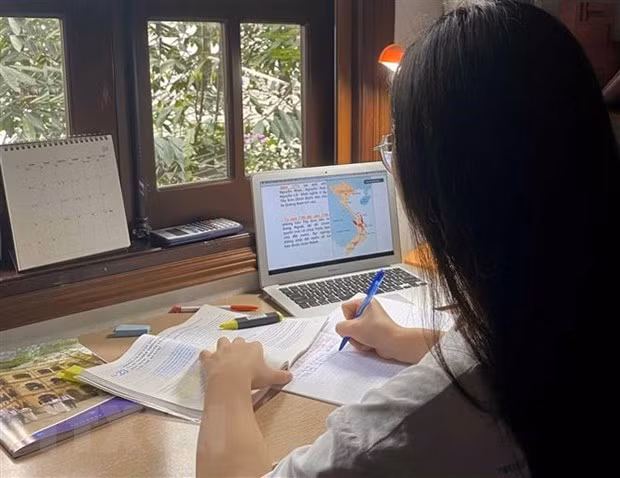 新冠肺炎疫情：胡志明市各所学校继续关闭 转为线上授课 ảnh 1