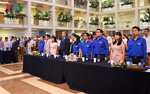 2018年泛欧越南青年大学生夏令营开营 ảnh 1