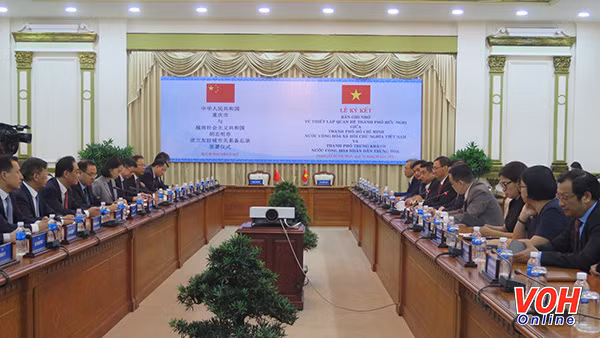 胡志明市与中国重庆缔结友好城市 ảnh 1
