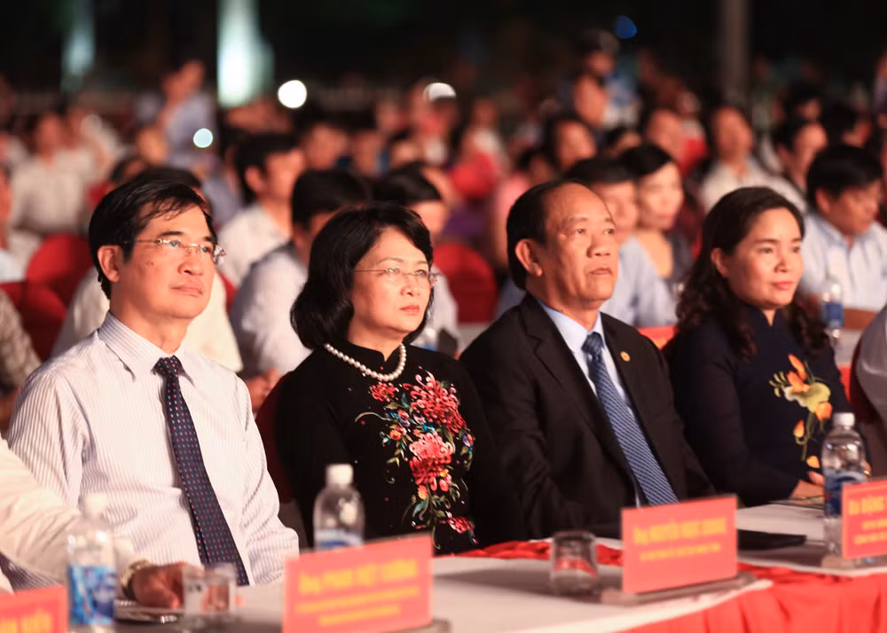 国家副主席邓氏玉盛出席中部各民族文化节 ảnh 2