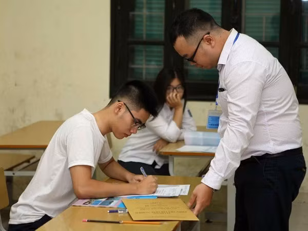 和平省2018年国家高中毕业和大学入学统一考试成绩中违法行为遭起诉 ảnh 1 和平省2018年国家高中毕业和大学入学统一考试成绩中违法行为遭起诉 ảnh 1