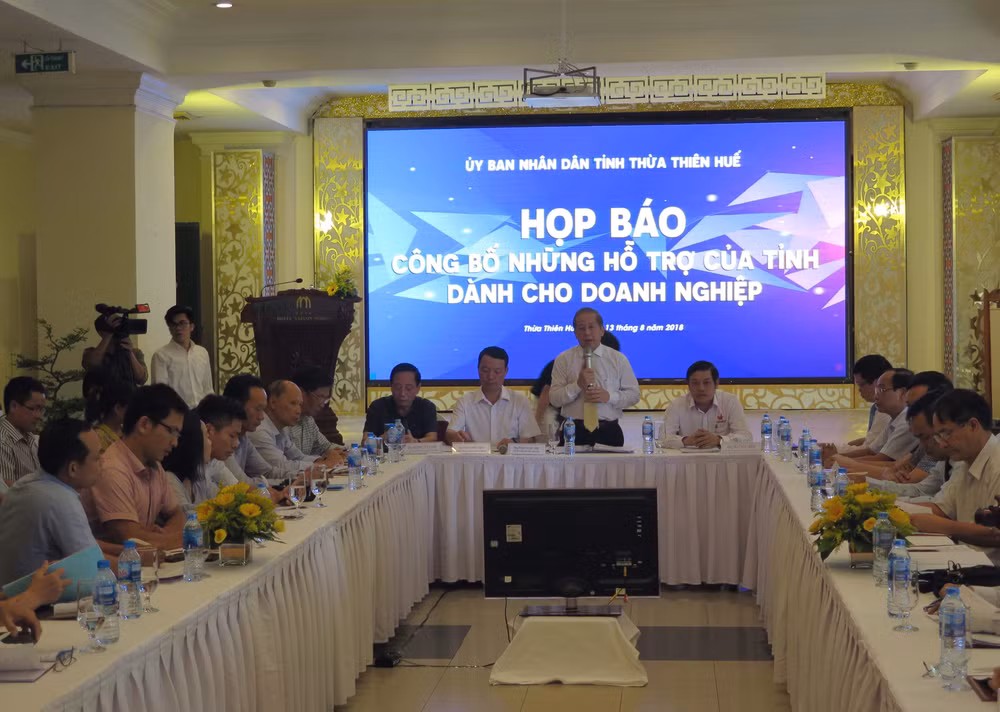 承天顺化省承诺与企业并肩同行 ảnh 1
