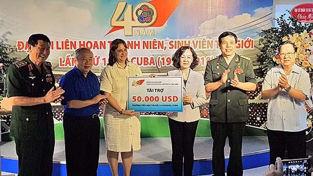 第十一届古巴世界青年与学生联欢节40周年纪念典礼在河内举行 ảnh 1 第十一届古巴世界青年与学生联欢节40周年纪念典礼在河内举行 ảnh 1