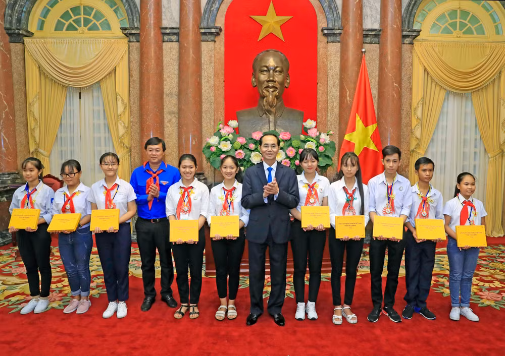 陈大光会见全国优秀少先队长代表 ảnh 2