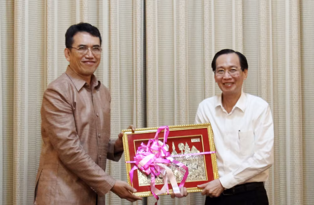 胡志明市领导会见老挝科学技术部干部代表团 ảnh 2 胡志明市领导会见老挝科学技术部干部代表团 ảnh 2
