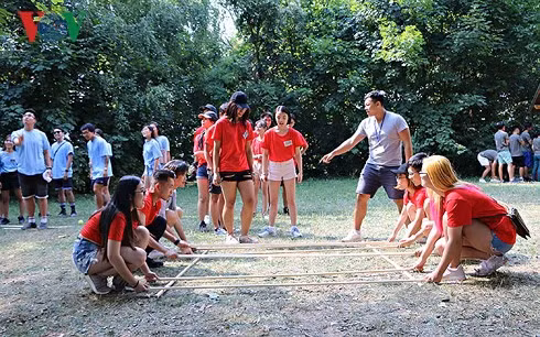 泛欧越南青年大学生夏令营有助于增强旅欧越南青年大学生的团结友谊 ảnh 2