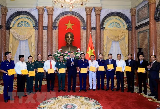 国家主席陈大光：发挥“海警与渔民同行”模式的效果 ảnh 1