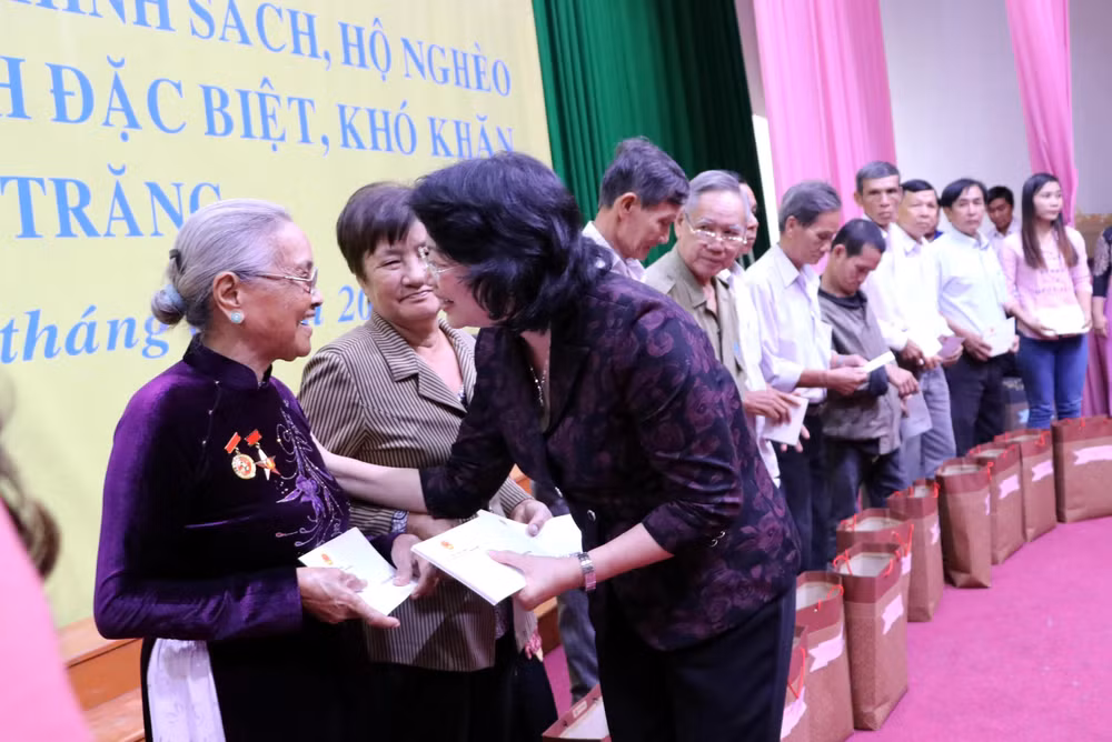 邓氏玉盛： 建议政府和各部委将为朔庄省给予优先 ảnh 2