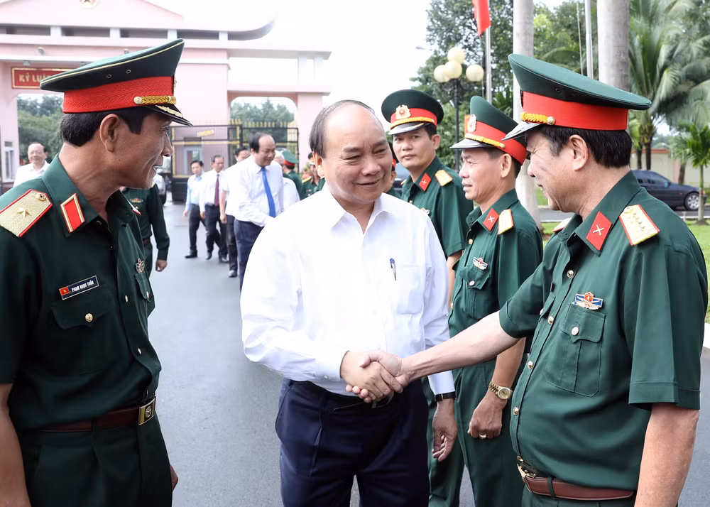 政府总理阮春福视察16号军团 ảnh 2