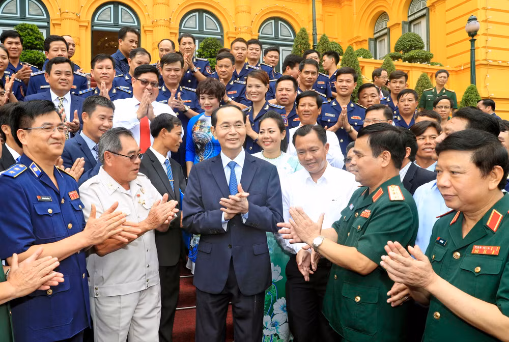 国家主席陈大光：发挥“海警与渔民同行”模式的效果 ảnh 3