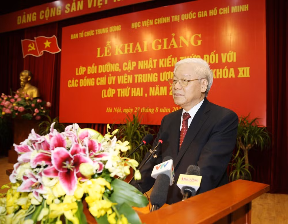 越共第十二届中央委员会委员更新知识班（第二期）开班 ảnh 2