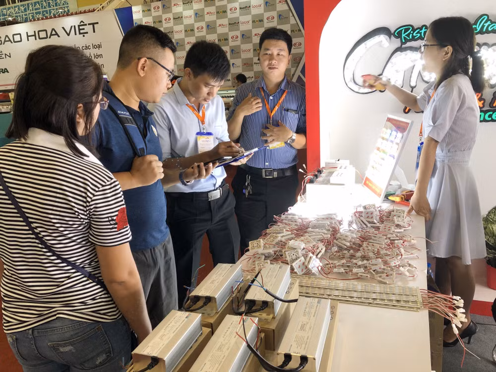 2018年越南国际工业制造技术设备展在河内举行 ảnh 1