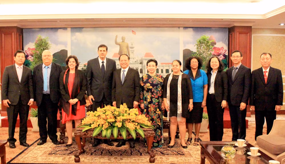 胡志明市与古巴考虑开展医疗卫生、高科技农业和粮食食品加工等领域的合作计划 ảnh 2