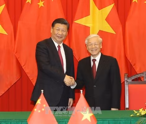 越中领导人互致贺电庆祝两国建交68周年 ảnh 1