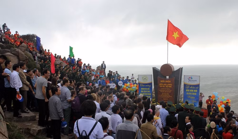 2018新年升旗仪式在越南陆地最东端举行 ảnh 2