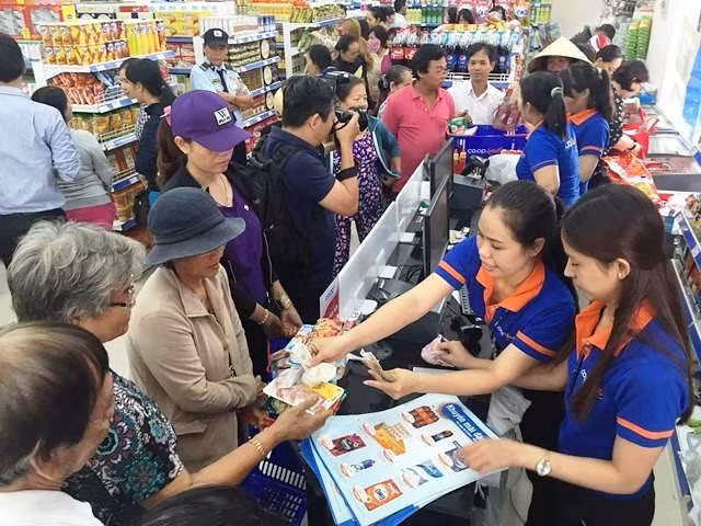 胡志明市各职能单位努力确保工人过好年 ảnh 1