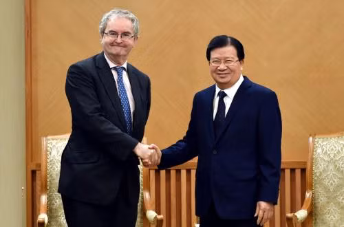 越南政府副总理郑廷勇会见欧洲投资银行副行长乔纳森·泰勒 ảnh 1 越南政府副总理郑廷勇会见欧洲投资银行副行长乔纳森·泰勒 ảnh 1