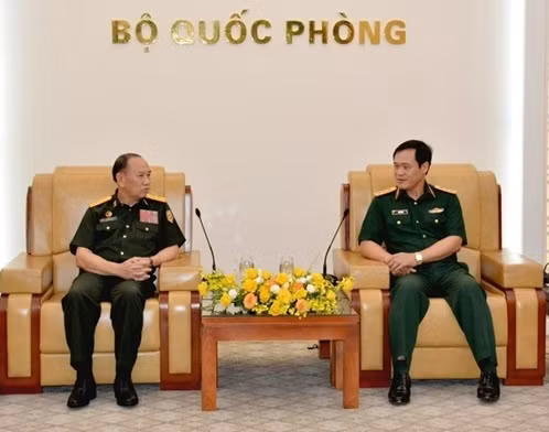 武海产上将会见老挝国防部财政局局长 ảnh 1