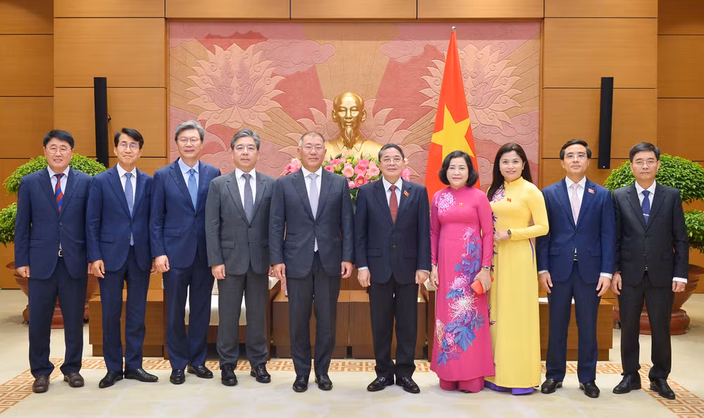 越南国会副主席阮德海会见现代汽车执行董事长郑义宣 ảnh 2