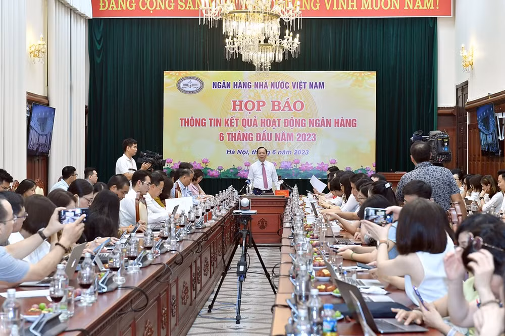 越南国家银行着力保持宏观经济稳定并促进经济的增长 ảnh 1 越南国家银行着力保持宏观经济稳定并促进经济的增长 ảnh 1