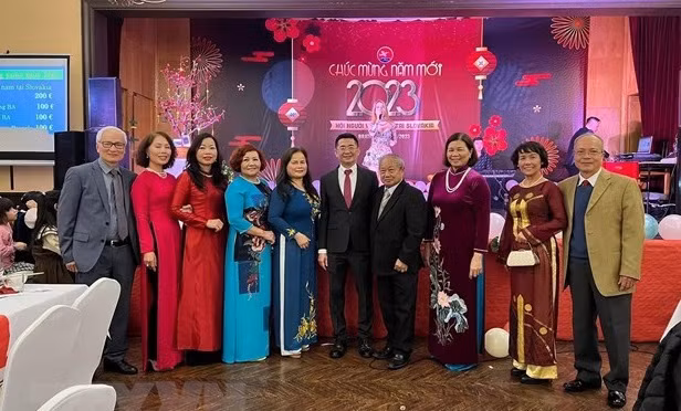 斯洛伐克正式承认在斯越南人社群为该国第14个少数民族 ảnh 1 斯洛伐克正式承认在斯越南人社群为该国第14个少数民族 ảnh 1