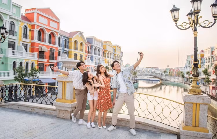 4.30和5.1假期出游需求旺盛 旅游机构预订人次飙升 ảnh 1