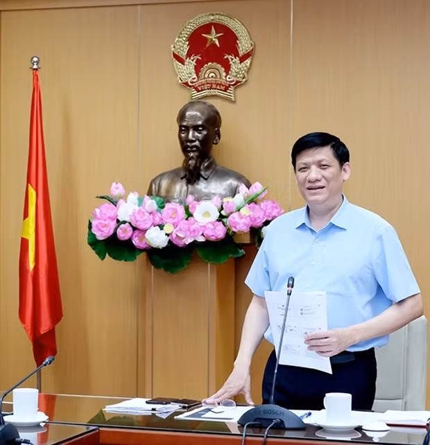 卫生部代部长阮青龙：准备好冬春季新冠肺炎疫情应对方案 ảnh 2