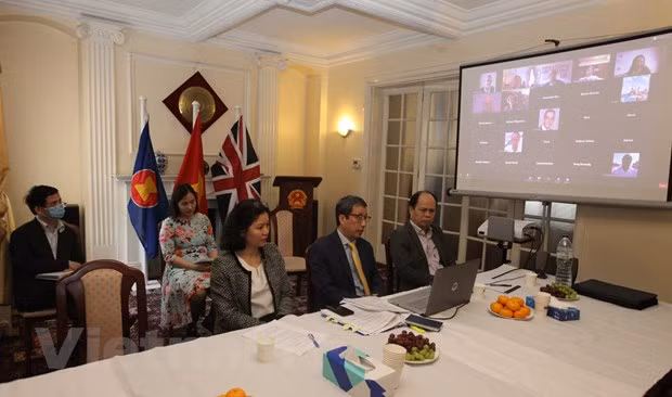 越南在疫情后的投资机遇视频研讨会在英国举行 ảnh 1