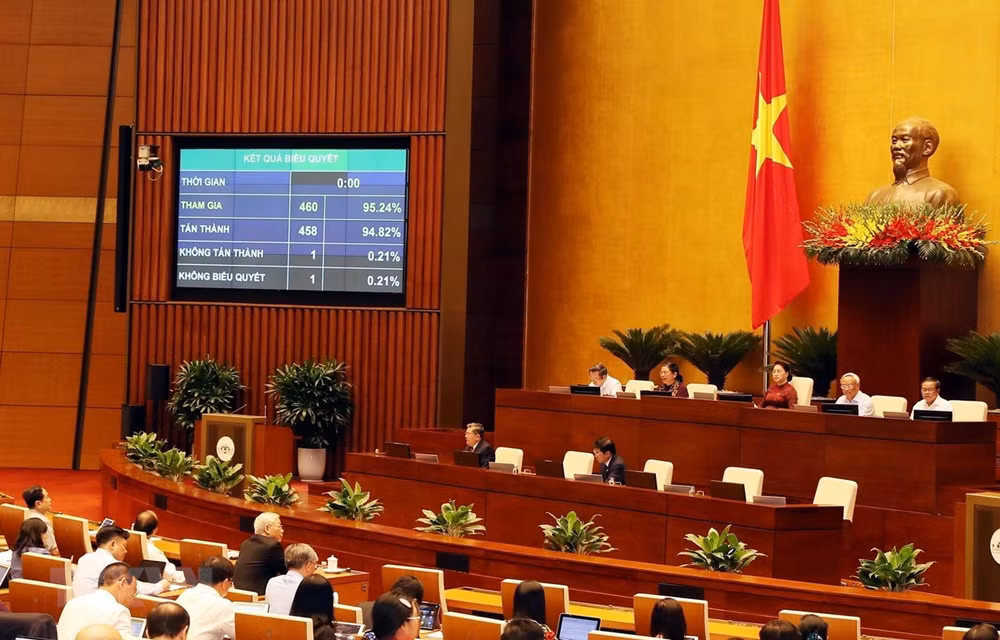 越南第十四届国会第九次会议通过批准加入ILO第105号公约的决议 ảnh 1