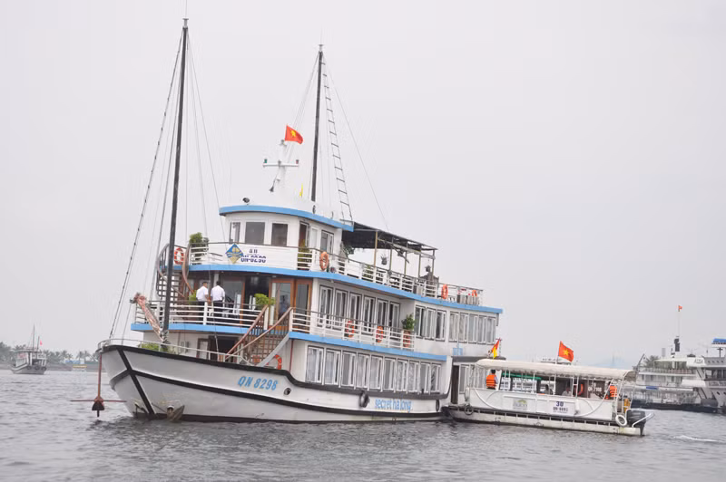 广宁省下龙湾的两艘旅游船荣获绿帆生态标志和证书 ảnh 2 广宁省下龙湾的两艘旅游船荣获绿帆生态标志和证书 ảnh 2