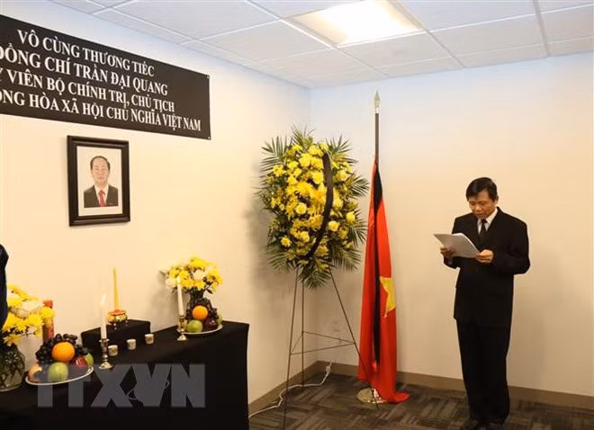越南常驻联合国代表团为越南国家主席陈大光举行吊唁仪式 ảnh 1
