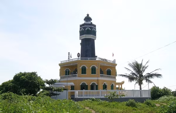 海防市白龙尾岛县的灯塔守护者 ảnh 1