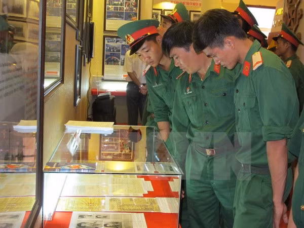 黄沙-长沙群岛归属越南图片资料展在嘉莱省举行 ảnh 1