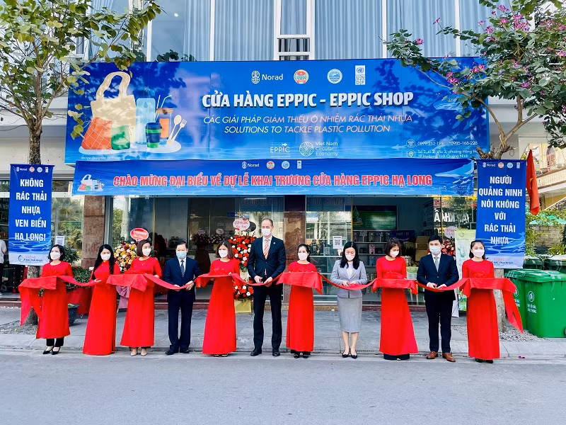 广宁省与UNDP减少塑料污染的创新产品和服务店正式开业 ảnh 1 广宁省与UNDP减少塑料污染的创新产品和服务店正式开业 ảnh 1