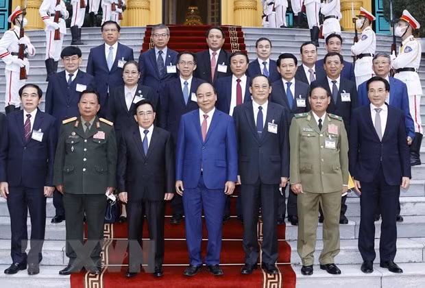 越南国家主席阮春福会见老挝总理潘坎·维帕万 ảnh 2