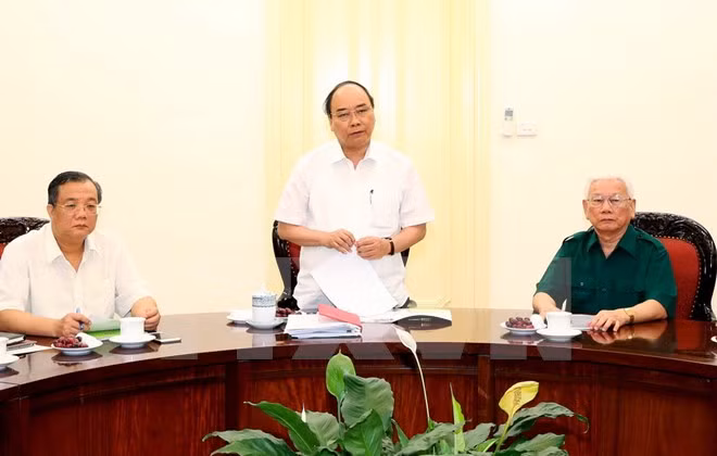 政府总理阮春福同老先锋青年协会代表进行座谈 ảnh 1 政府总理阮春福同老先锋青年协会代表进行座谈 ảnh 1