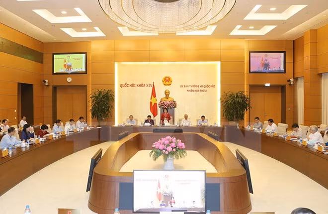 越南第十四届国会常委会二次会议:需保障乡级公安的执法条件 ảnh 1 越南第十四届国会常委会二次会议:需保障乡级公安的执法条件 ảnh 1
