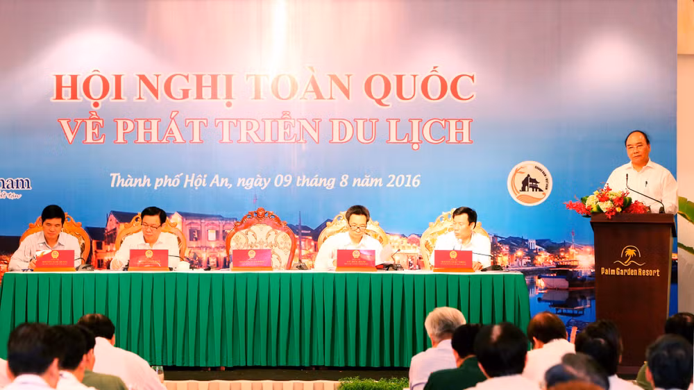 阮春福总理出席越南全国旅游发展会议 ảnh 1