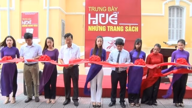 顺化文化博物馆举行“书中的顺化”书展 ảnh 1