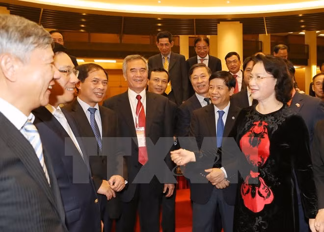 国会主席阮氏金银会见越南驻外大使和首席代表 ảnh 1 国会主席阮氏金银会见越南驻外大使和首席代表 ảnh 1