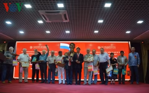 越俄友谊交流会在莫斯科举行 ảnh 1 越俄友谊交流会在莫斯科举行 ảnh 1