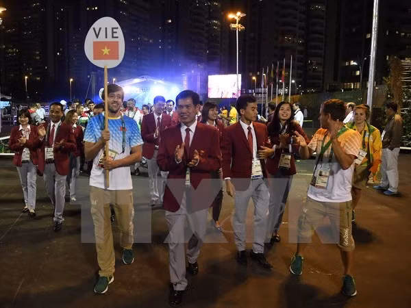 越南体育代表团举行2016年奥运会升旗仪式 ảnh 1