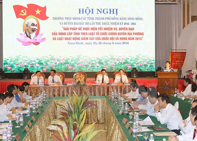越南北部沿海和红河平原地区各省市人民议会常委会第一次会议在南定省举行 ảnh 1 越南北部沿海和红河平原地区各省市人民议会常委会第一次会议在南定省举行 ảnh 1