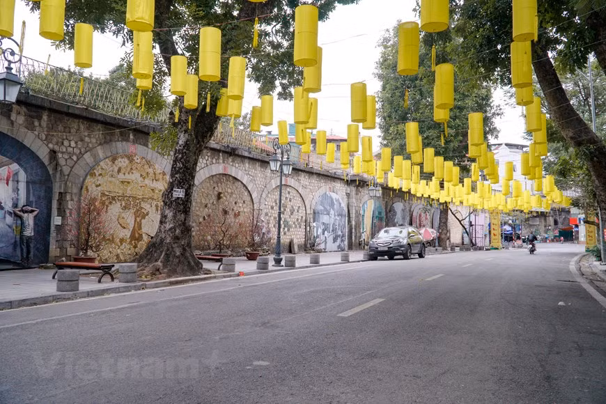 组图：2022壬寅年大年初一祥和宁静的河内街道 ảnh 3