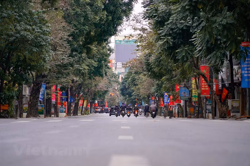 组图：2022壬寅年大年初一祥和宁静的河内街道 ảnh 1