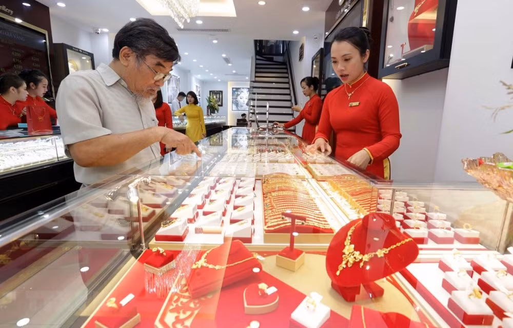 受经济形势的影响 越南民众的黄金购买力减少 ảnh 1 受经济形势的影响 越南民众的黄金购买力减少 ảnh 1