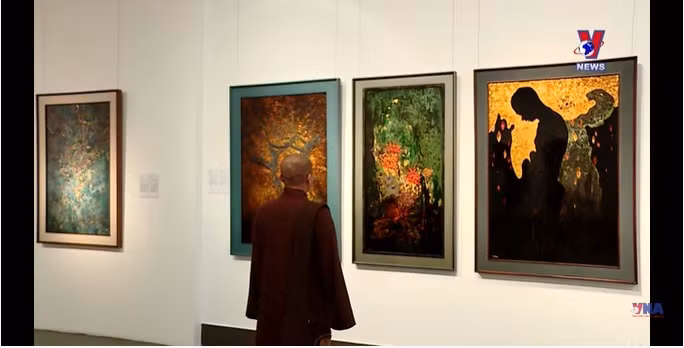 “漫步磨漆画之地”画展在河内市举行 ảnh 1