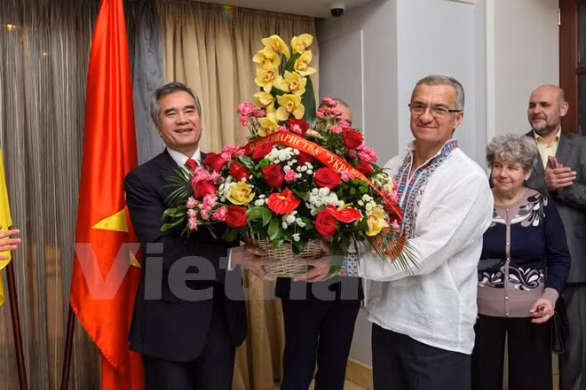 乌越友好协会对巩固和加强两国友好合作关系作出巨大贡献 ảnh 1